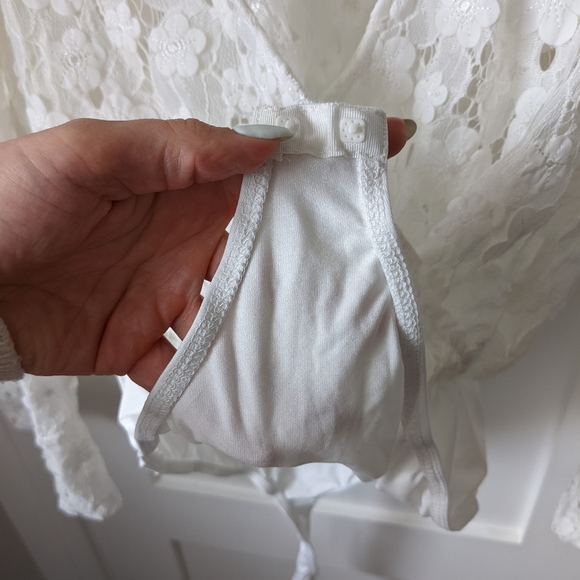 Lulu's Floral Bodysuit - Picture 5 of 6